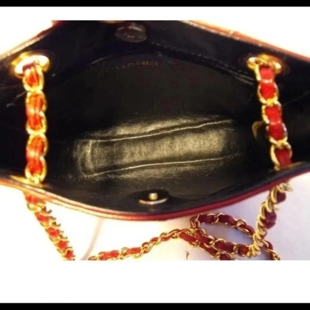 Chanel Vintage Red Leather Crossbody Bag - Picture 9 of 14